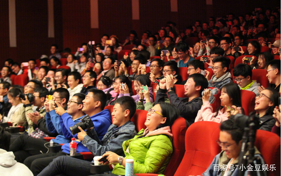 张馨心篮板技狠，北控女篮悍然击败新疆队夺胜，掌声雷动