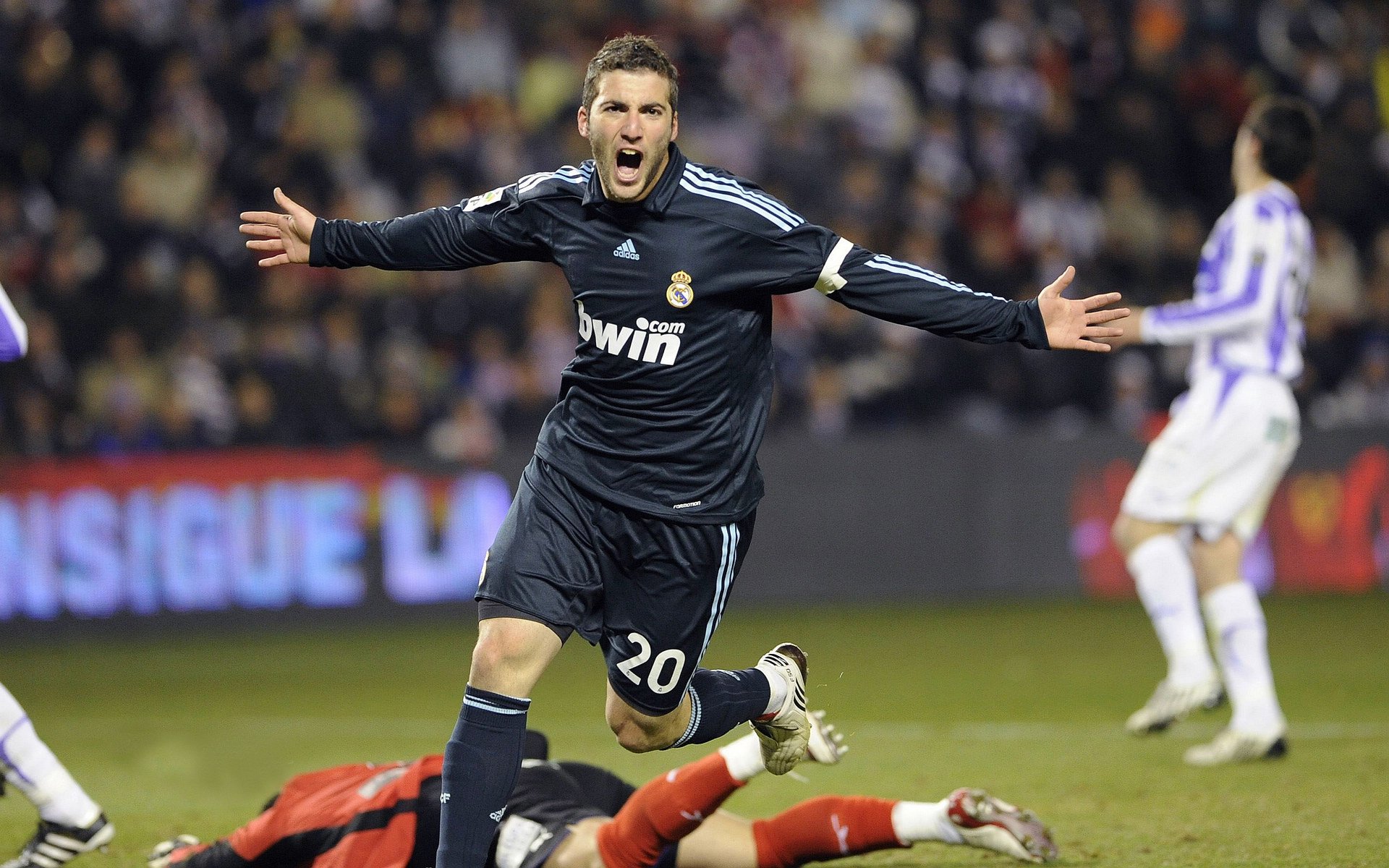 2米11的法国刺客，奥利维耶如何在季后赛之夜点燃球场